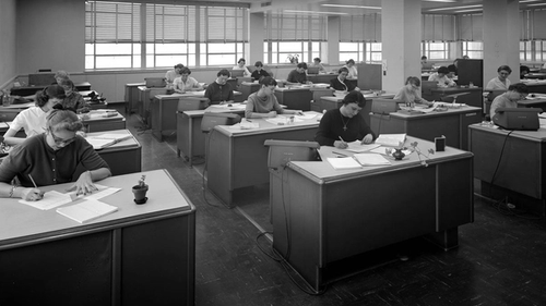 Женщины-«компьютеры» выполняют инженерные расчёты в Лаборатории авиационных двигателей NASA, 1957 год