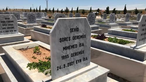 Кладбище героев в Кобани, самое большое кладбище погибших на войне в регионе (2022).