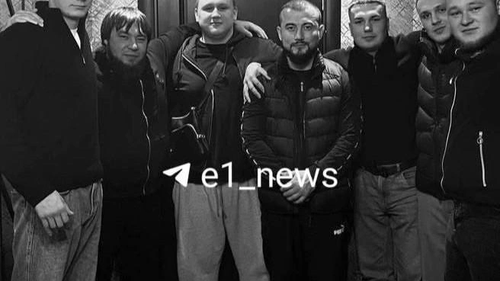 Иван (третий справа) с пострадавшими