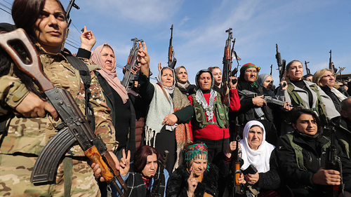 Самой уязвимой группой в вопросе интеграции сирийских курдов остаются женщины. На протяжении десятилетия они имели равные с мужчинами права