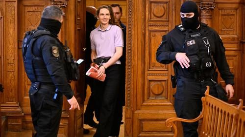 Антифашист:ка Майя Т. во время заседания суда в Будапеште 4 февраля 2026 года