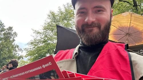 Виталий Боварь на агитации Die Linke