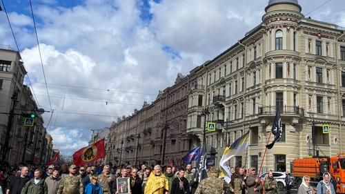 Перед выборами в Госдуму в Санкт-Петербурге прошел крестный ход с мощами Димитрия Донского и иконой Ивана Грозного. В нем участвовало много военных