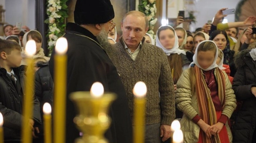 Геннадий Заридзе (слева) и Владимир Путин на рождественском богослужении