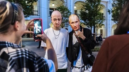 Фотосессия «Путина» и «Пригожина» у Гостиного двора