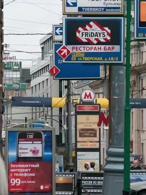 Основу аудитории TikTok, где живут тренды вроде «эстетики Москвы 2000-х», составляют люди младше 34 лет