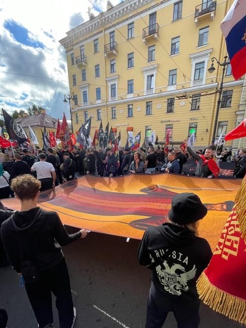 На крестном ходу в Санкт-Петербурге пронесли икону Ивана Грозного, которого официальная церковь не признает святым