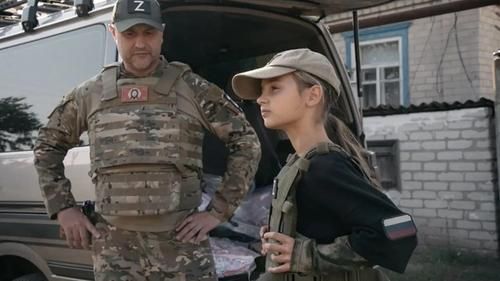 Наталья Палова с российским военным