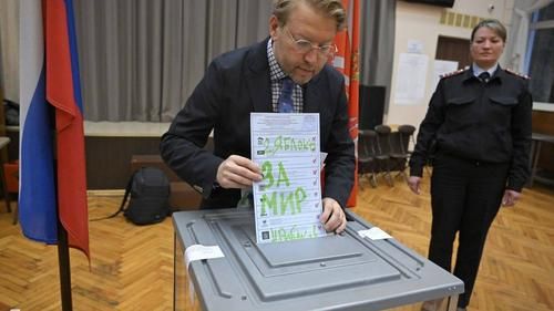 Лидер «Яблока» сделал недействительным бюллетень на выборах в Госдуму РФ