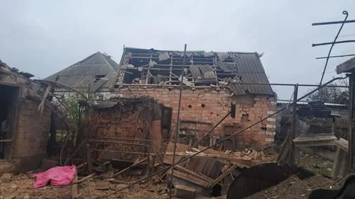 Последствия обстрела Никополя в Днепропетровской области.