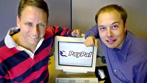 Питер Тиль (слева) и Илон Маск (справа)