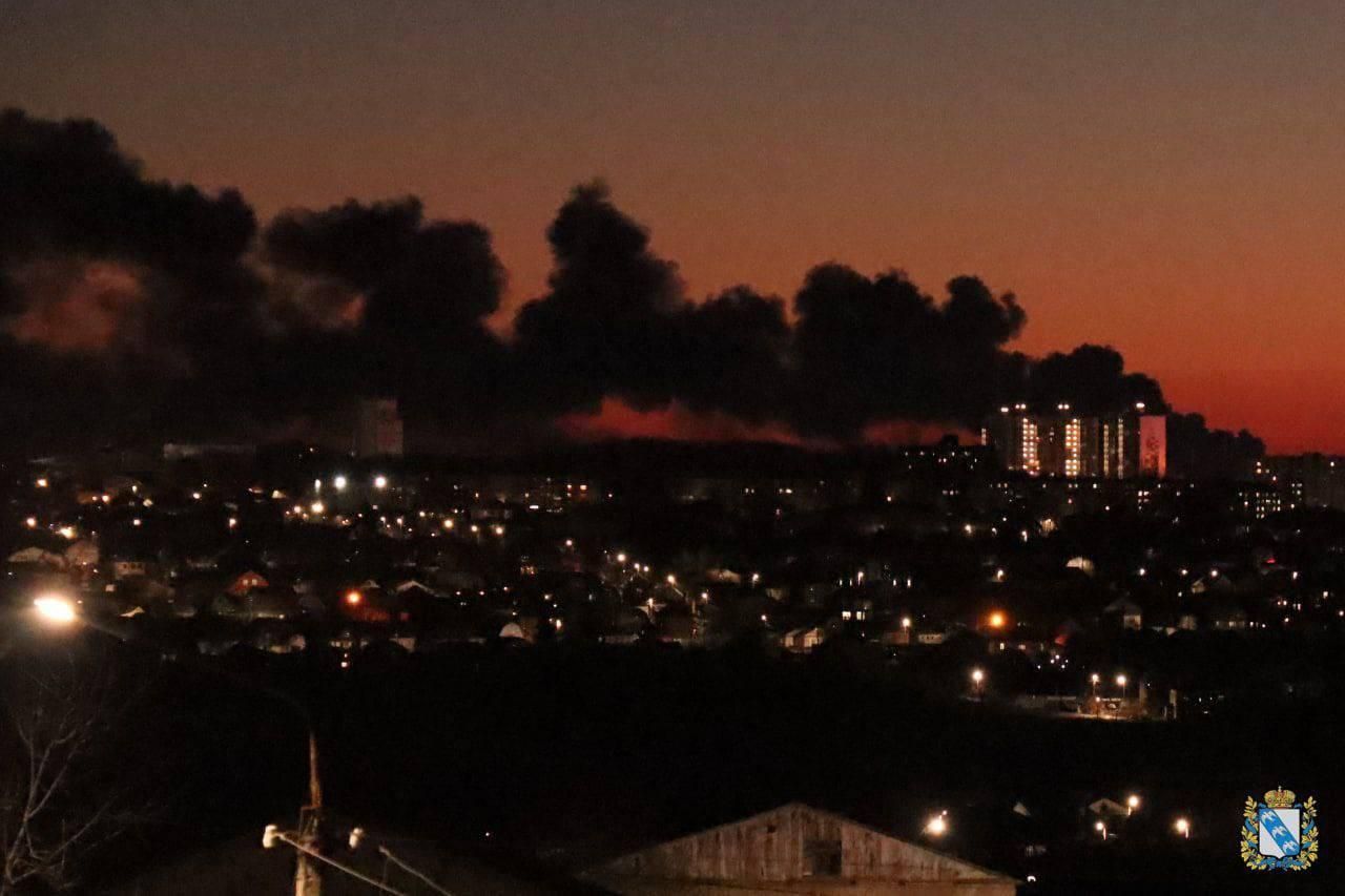 Дым в Курске после возгорания нефтебазы